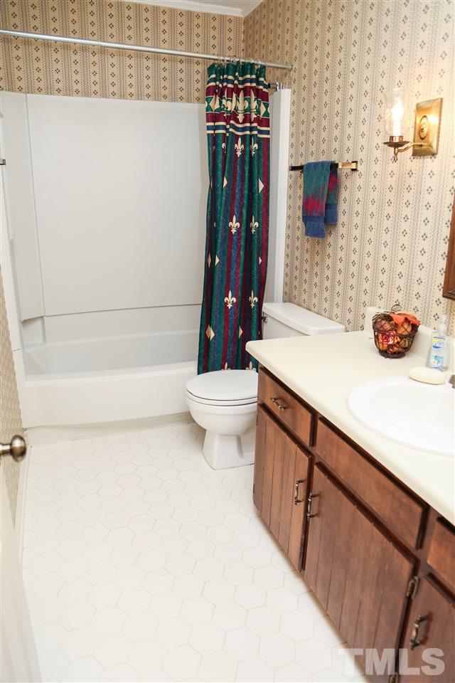 1520 Edgeside Court Raleigh, NC 27609 - Photo 12 of 30