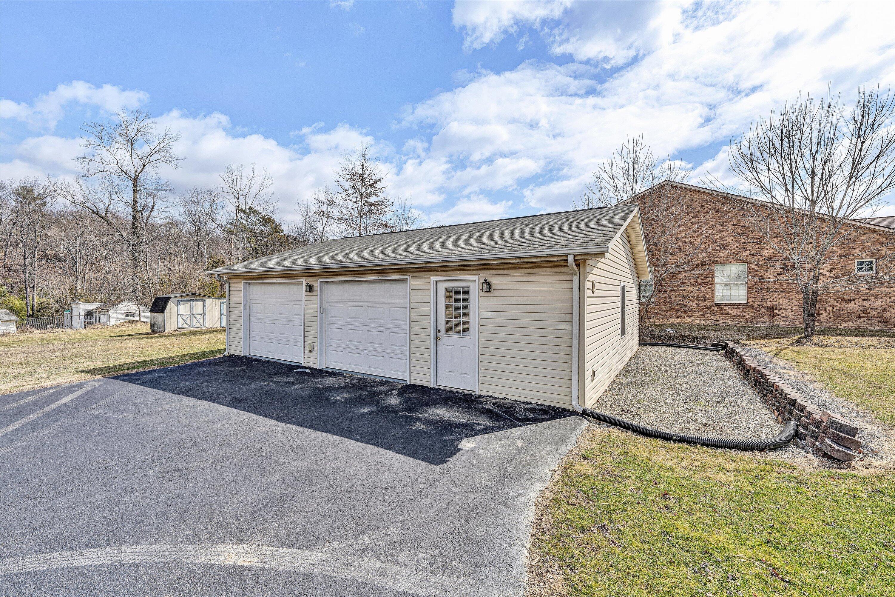 1060 Kessler Mill Road Salem, VA 24153 - Photo 20 of 31 a view of backyard of house