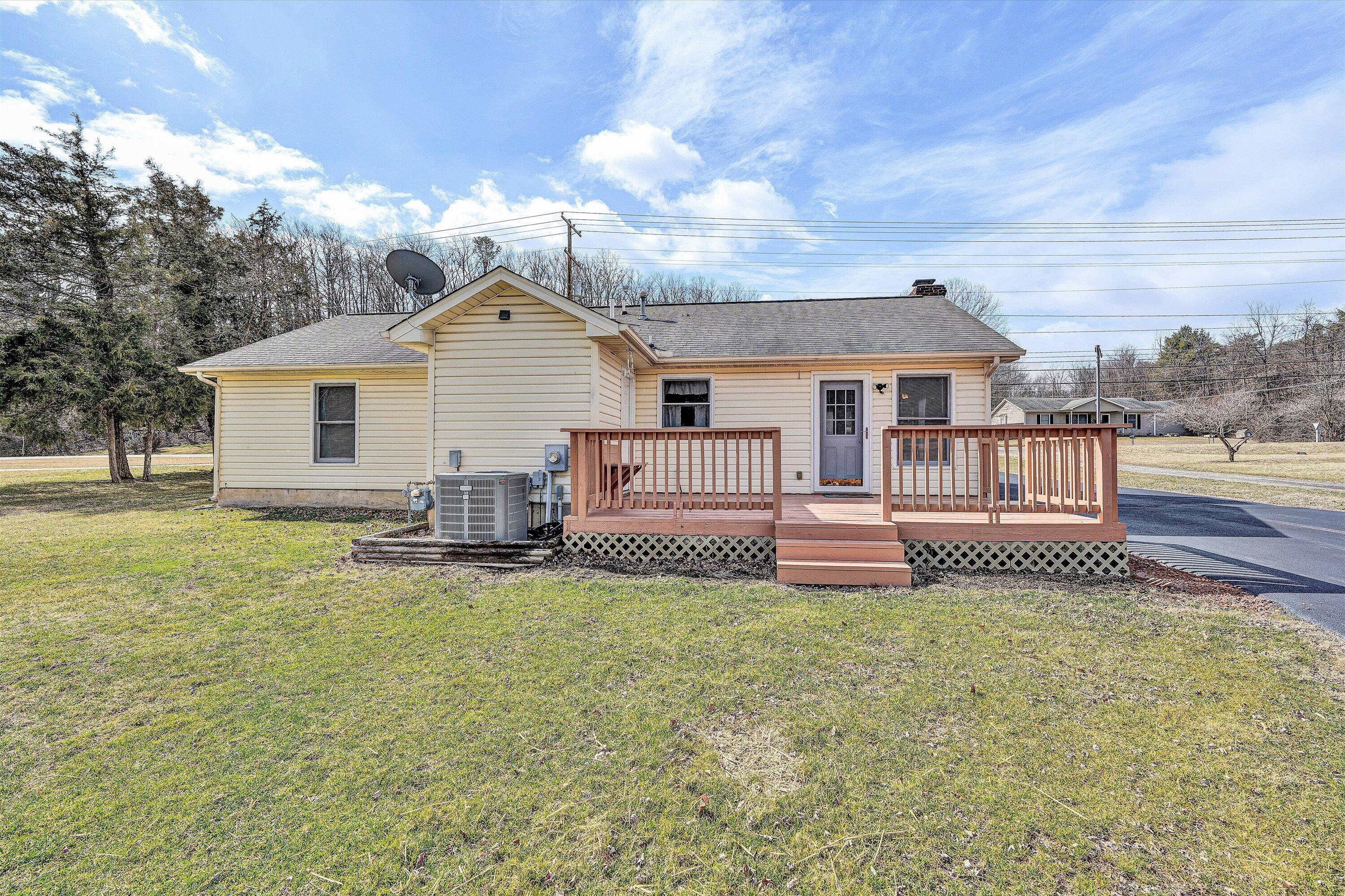 1060 Kessler Mill Road Salem, VA 24153 - Photo 28 of 31 a front view of a house with a garden