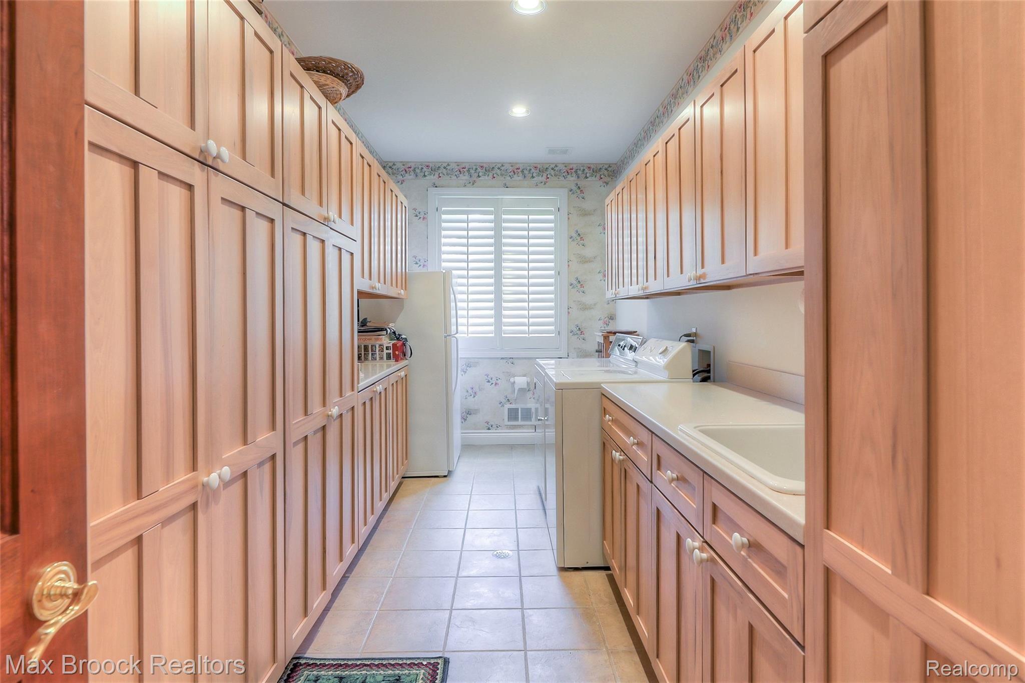 3696 Walnut Brook Drive Rochester, MI 48309 - Photo 23 of 31 Laundry Area.jpg