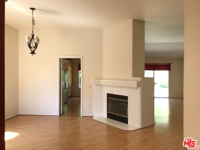 2489 Gillingham Circle Thousand Oaks, CA 91362 - Photo 4 of 11