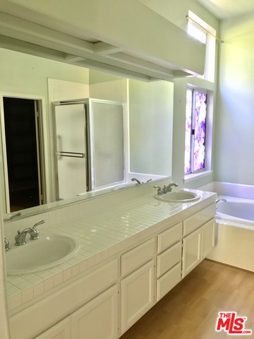 2489 Gillingham Circle Thousand Oaks, CA 91362 - Photo 8 of 11