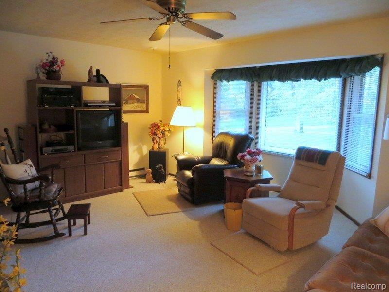 4745 East Allen Road Howell, MI 48855 - Photo 14 of 23 Living room.JPG