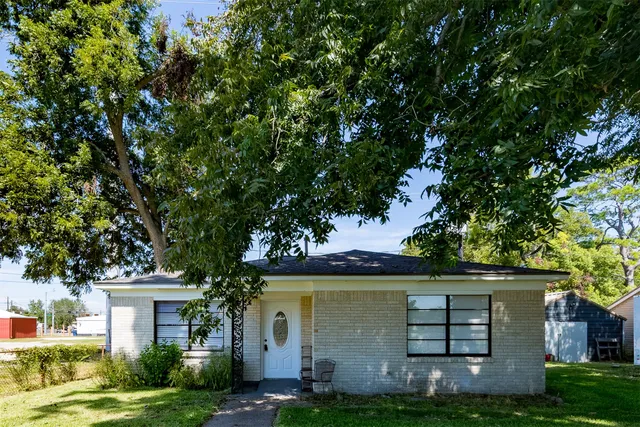 $1,400 | 7917 North Martin Luther King Avenue, Hitchcock, TX 77563