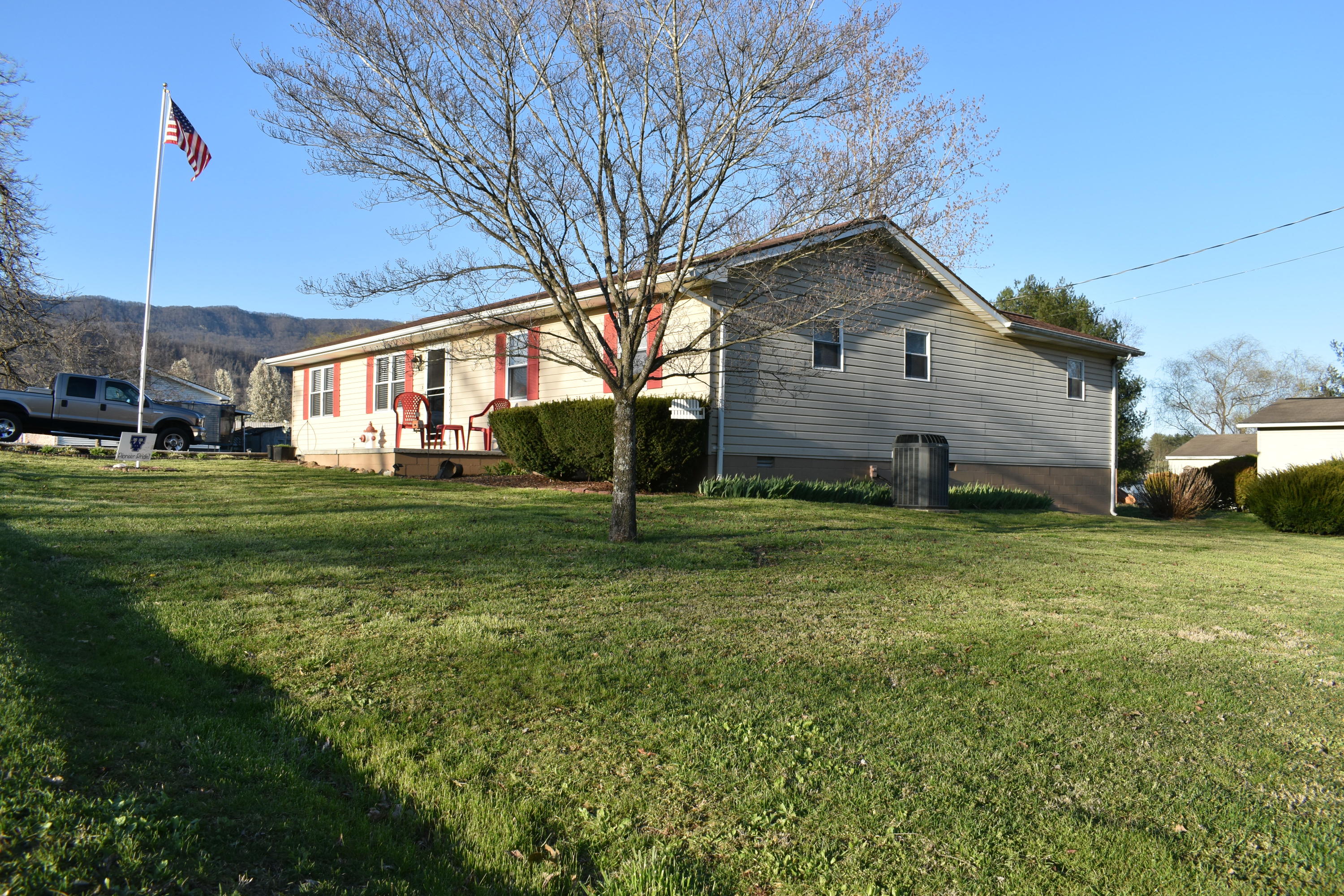 185 Snavely Road Ewing, VA 24248 - Photo 2 of 26 DSC_0084