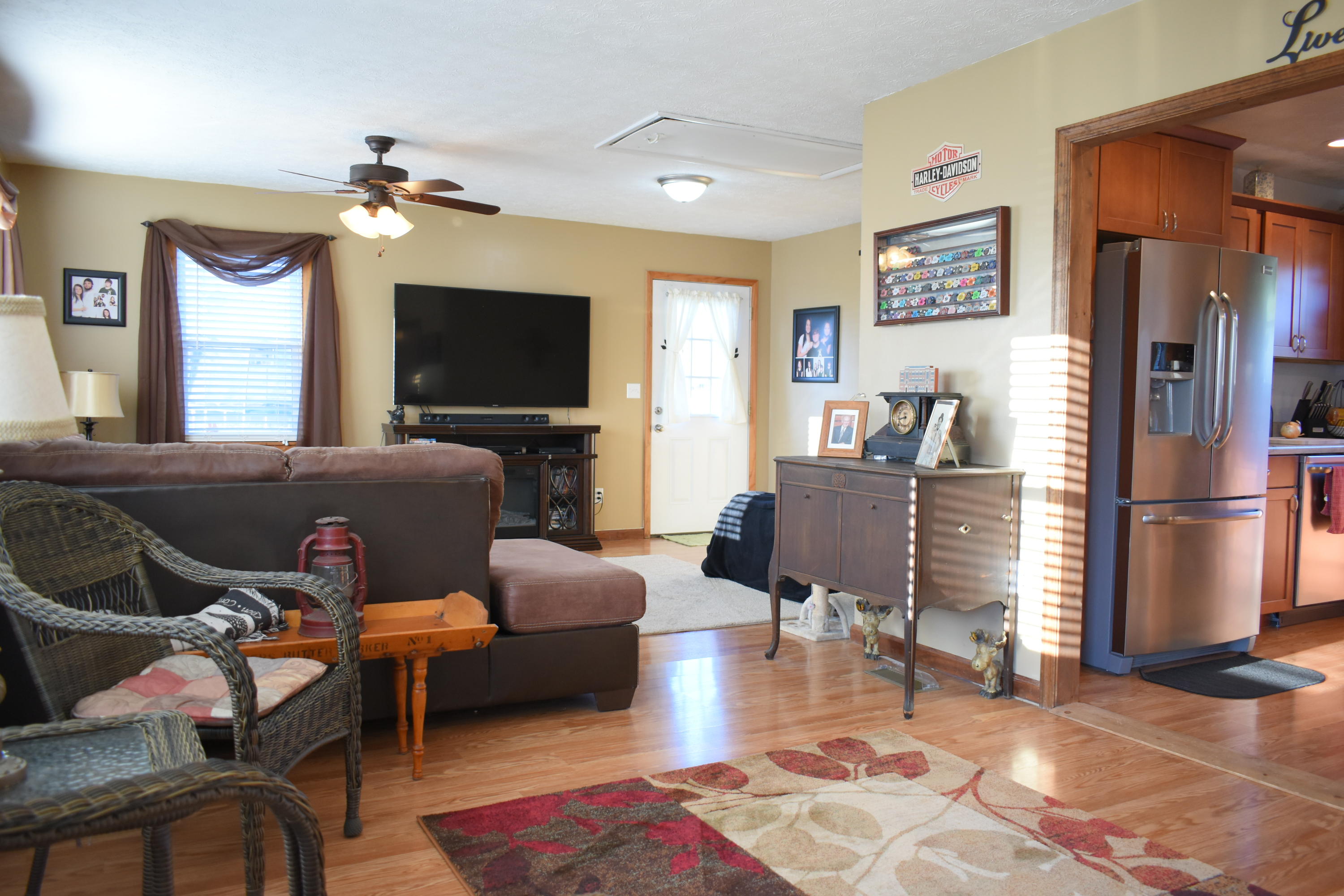 185 Snavely Road Ewing, VA 24248 - Photo 4 of 26 DSC_0096