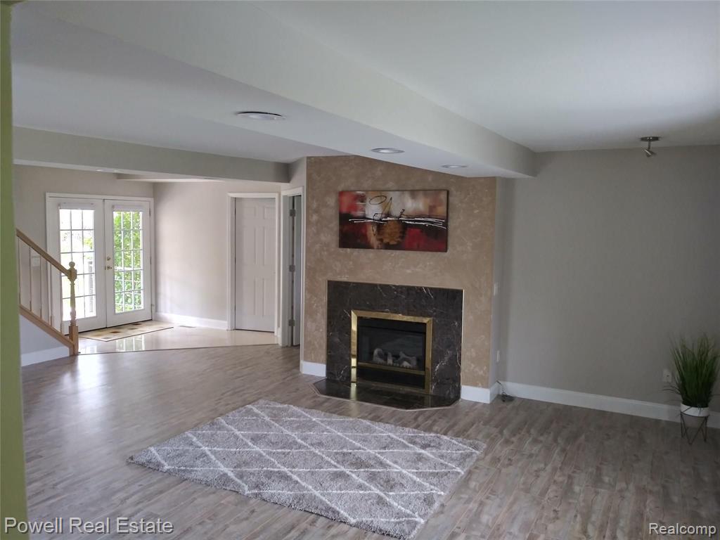 3054 Hessel Avenue Rochester, MI 48307 - Photo 4 of 32