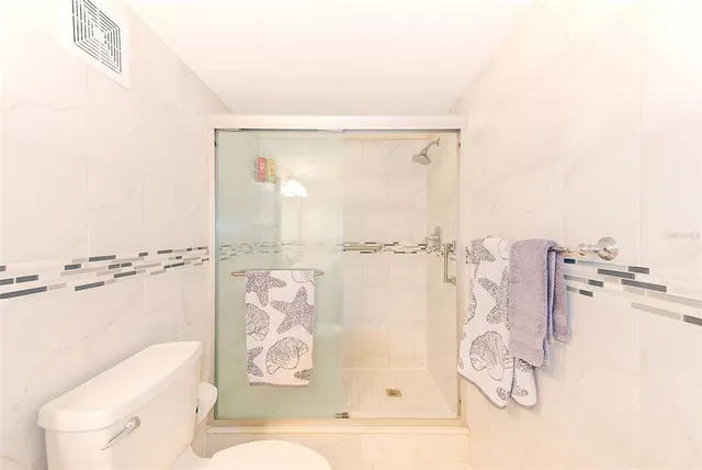 a view of a yard with a fountain