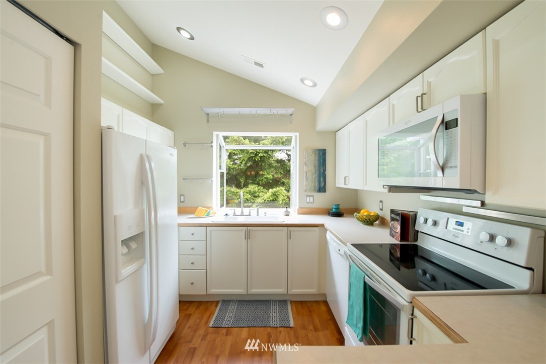 22715 4th Avenue West, Unit 105 Bothell, WA 98021 - Photo 8 of 23