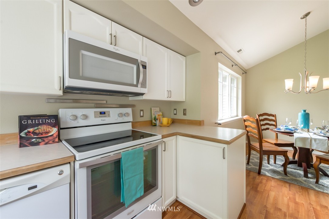 22715 4th Avenue West, Unit 105 Bothell, WA 98021 - Photo 9 of 23