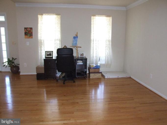 18505 Cornflower Road Boyds, MD 20841 - Photo 11 of 20 Living Room