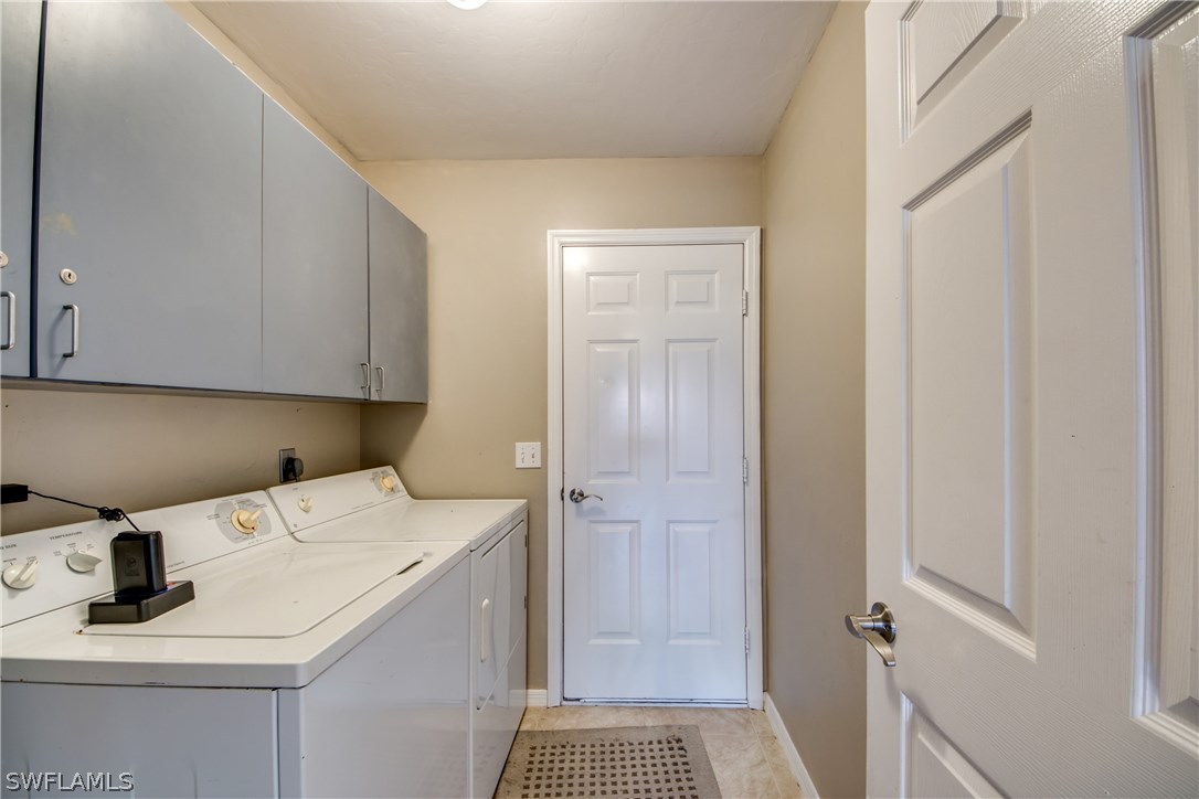 17517 Braddock Road Fort Myers, FL 33967 - Photo 28 of 33 a room with a sink and cabinets