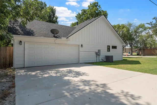 a view of a backyard of the house
