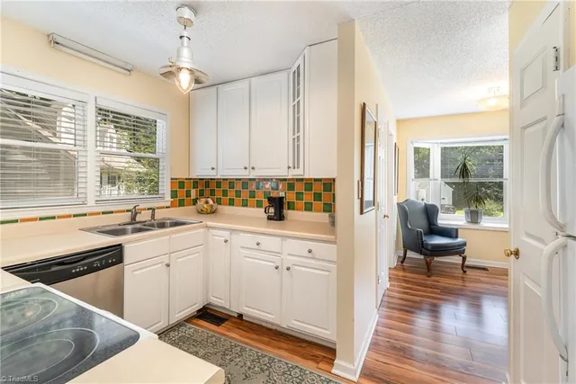 $245,900 | 944 Chatfield Drive, Jamestown, NC 27282