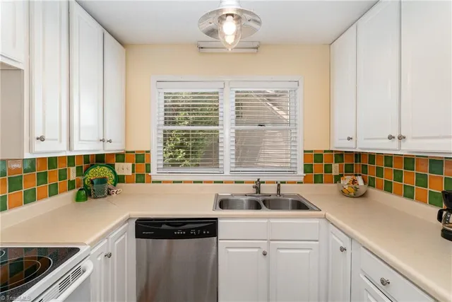 $245,900 | 944 Chatfield Drive, Jamestown, NC 27282