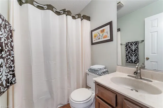 $245,900 | 944 Chatfield Drive, Jamestown, NC 27282