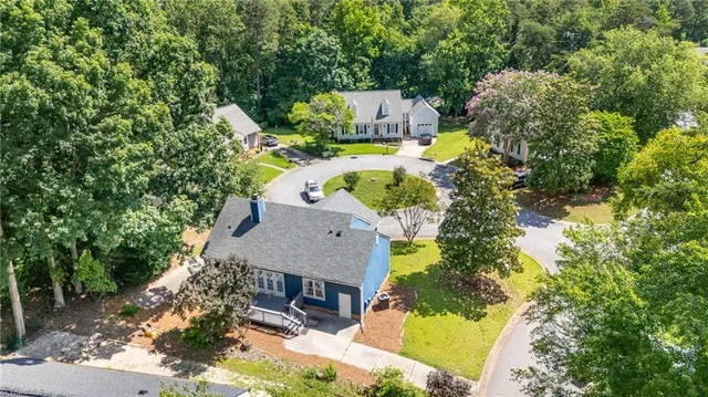 $245,900 | 944 Chatfield Drive, Jamestown, NC 27282