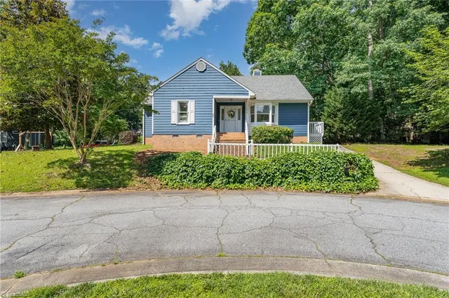 $245,900 | 944 Chatfield Drive, Jamestown, NC 27282