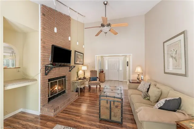 $245,900 | 944 Chatfield Drive, Jamestown, NC 27282