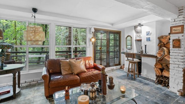a view of empty room with front door