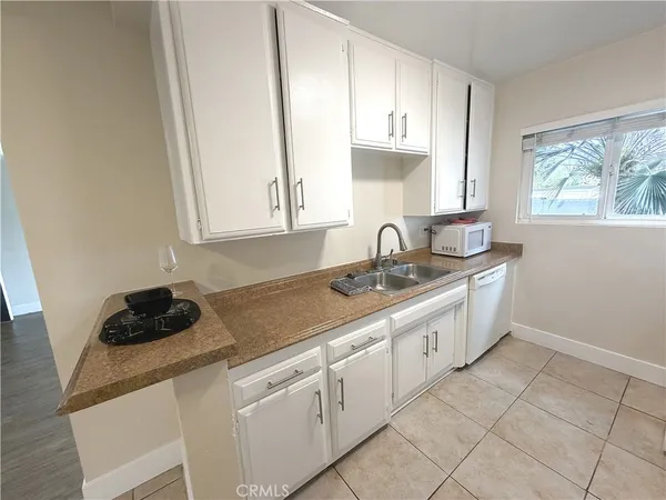 $2,695 | 2115 Placentia Avenue, Unit 1, Costa Mesa, CA 92627