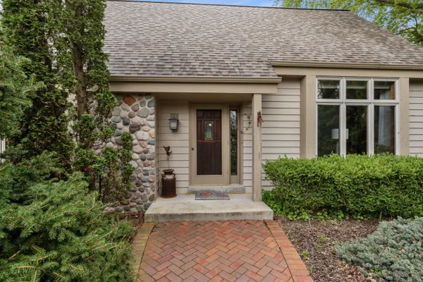 $529,900 | 5099 Valley Trail, West Bend, WI 53095
