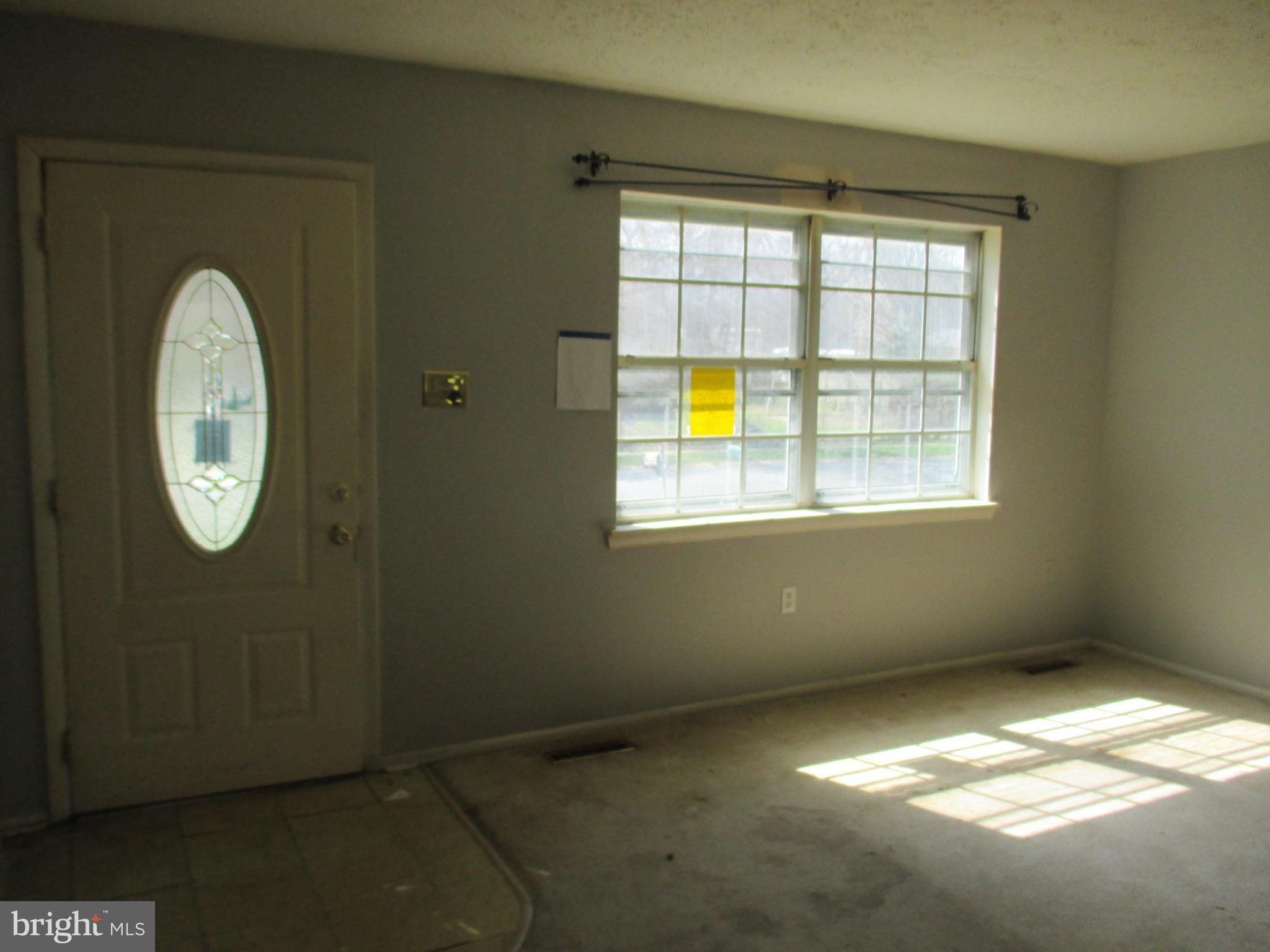 323 Redbud Road Edgewood, MD 21040 - Photo 9 of 29 Living Room