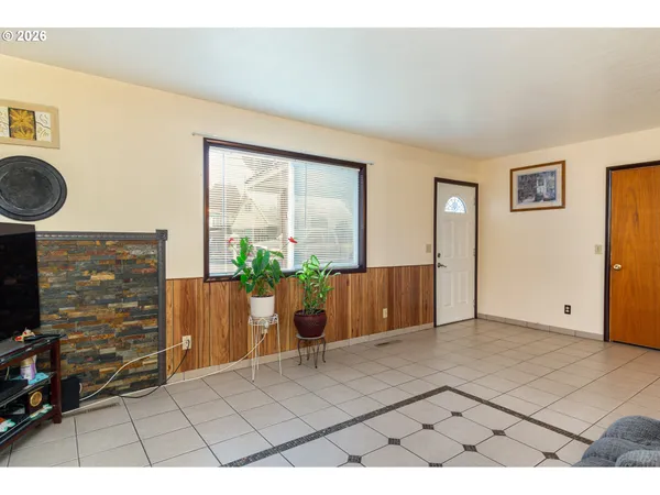 $317,900 | 165 Northwest Willow Drive, Stanfield, OR 97875