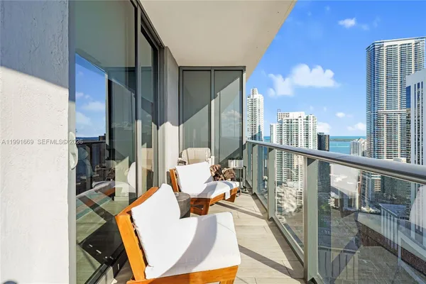 $4,400 | 45 Southwest 9th Street, Unit 3405, Miami, FL 33130