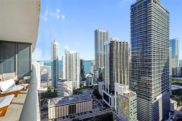 $4,400 | 45 Southwest 9th Street, Unit 3405, Miami, FL 33130