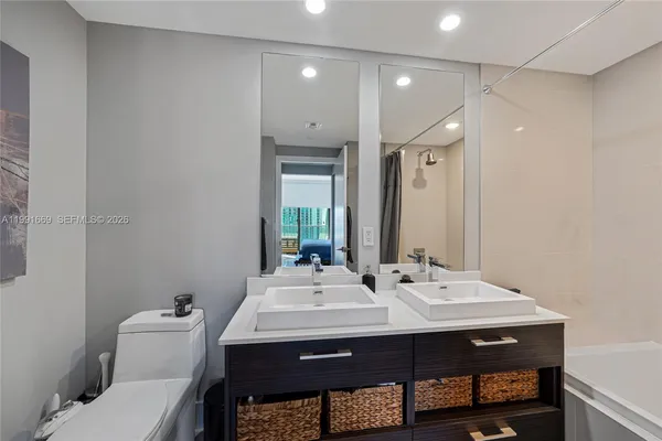 $4,400 | 45 Southwest 9th Street, Unit 3405, Miami, FL 33130