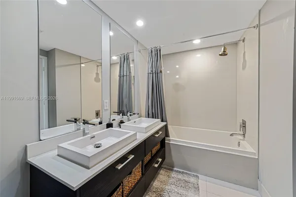 $4,400 | 45 Southwest 9th Street, Unit 3405, Miami, FL 33130