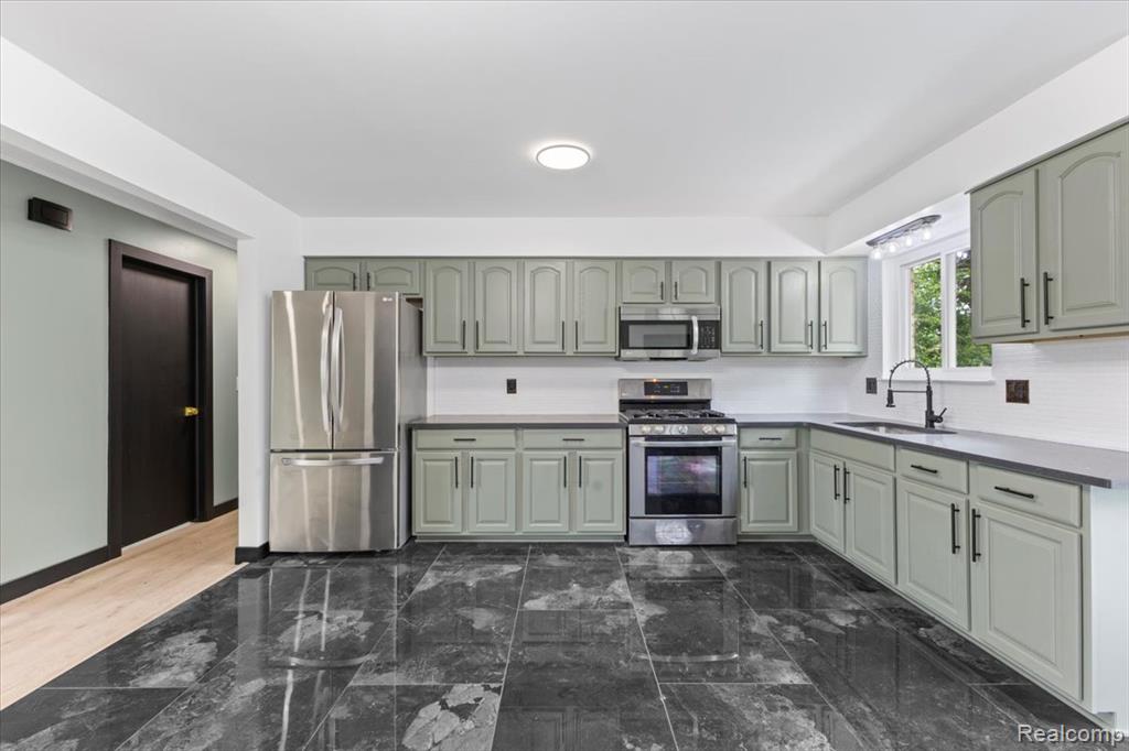 12115 Newburgh Road Livonia, MI 48150 - Photo 8 of 19 Gallery Image 8