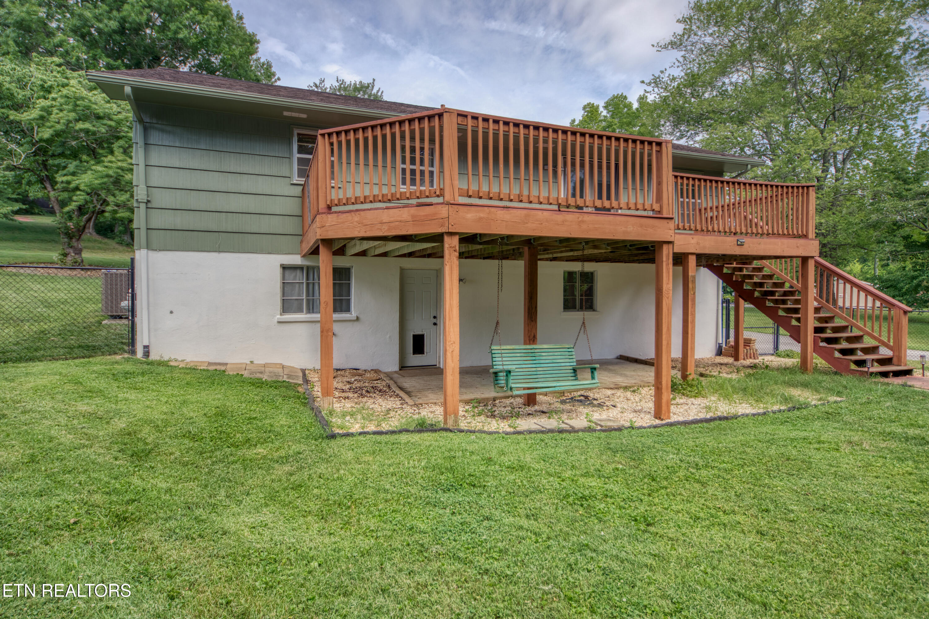 916 Mallory Road Knoxville, TN 37919 - Photo 5 of 23 Large deck for entertaining
