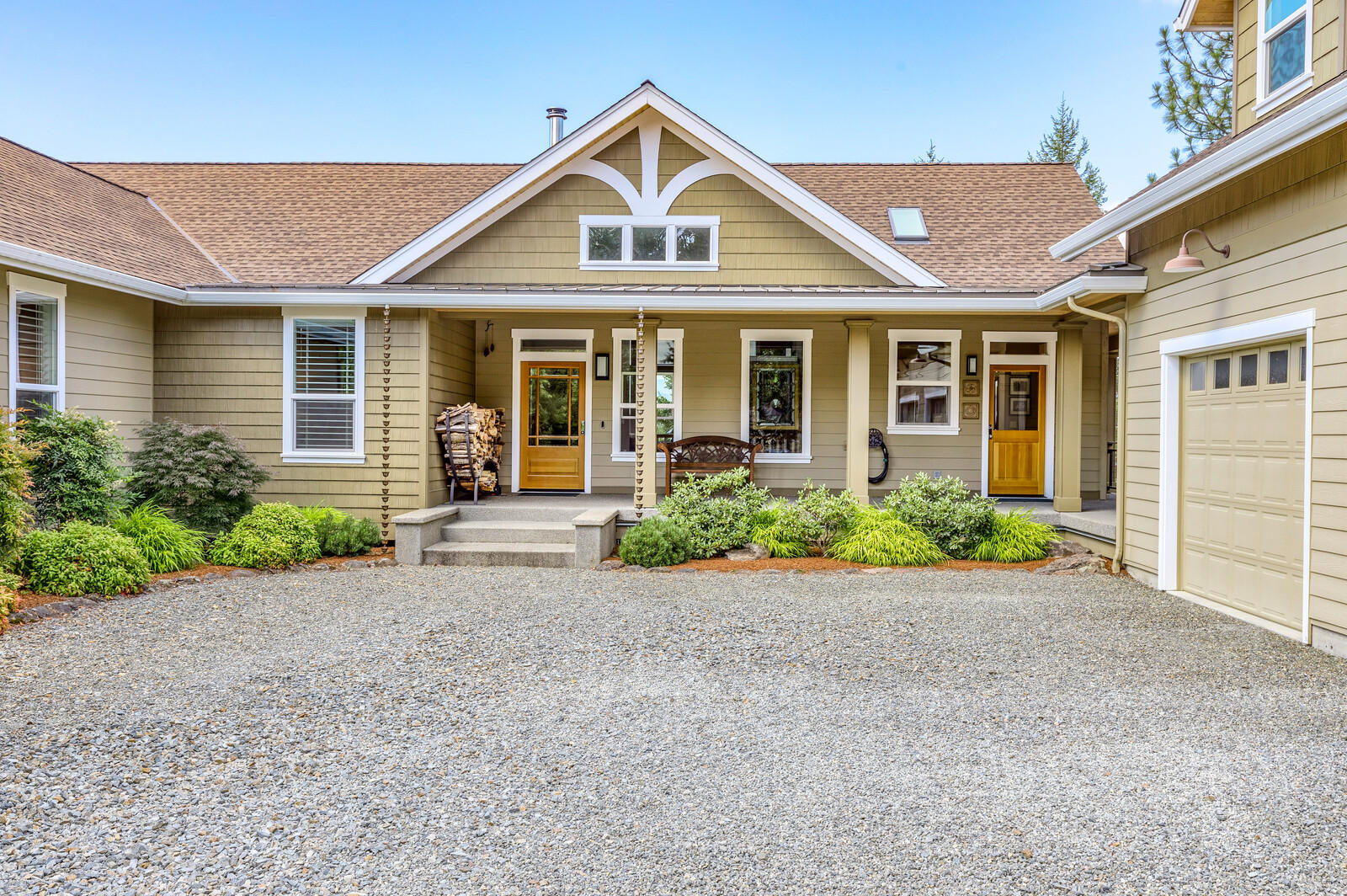 1882 Stewart Road Grants Pass, OR 97526 - Photo 4 of 44 front view of a house with a yard