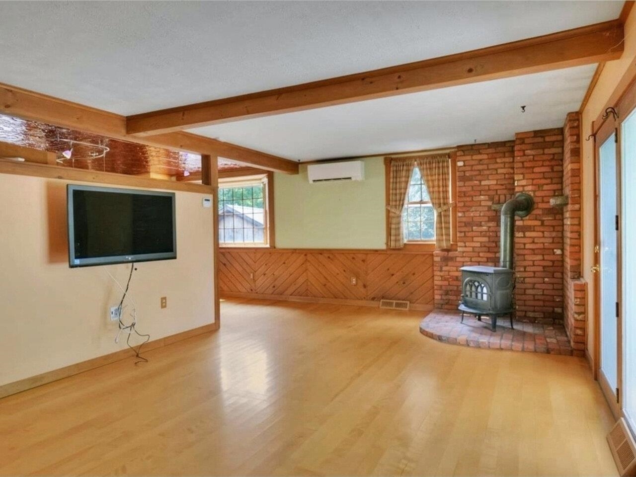 59 River Road Bristol, VT 05443 - Photo 7 of 40