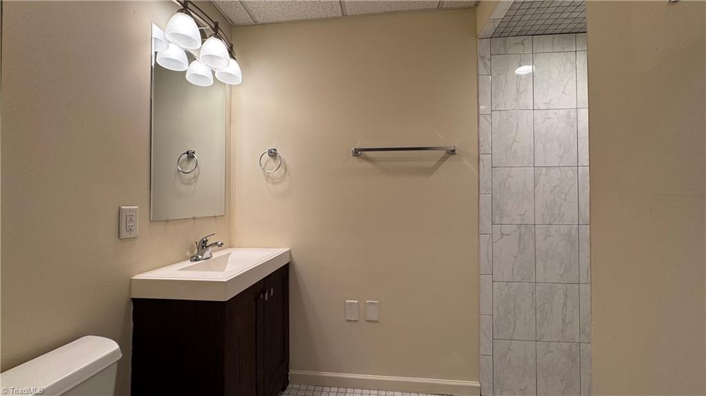 528 South Josephine Boyd Street, Unit 1F Greensboro, NC 27403 - Photo 10 of 14 Bathroom