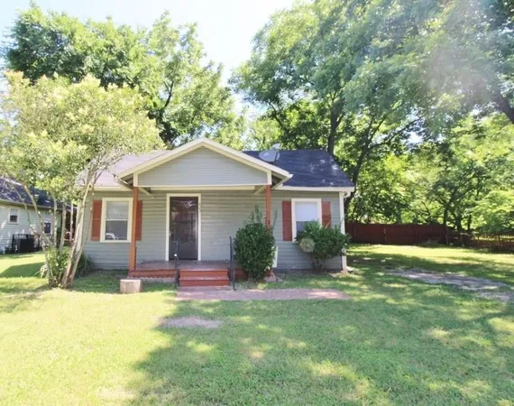 $1,395 | 423 Martin Luther King Junior Boulevard, Waxahachie, TX 75165