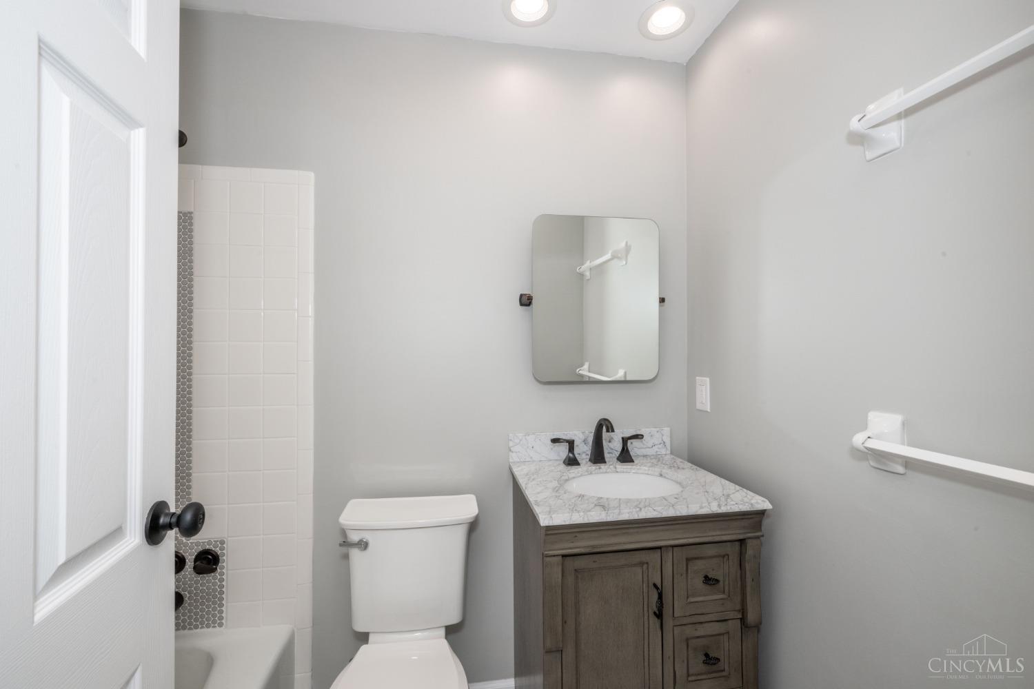 9024 Zoellner Road Cincinnati, OH 45251 - Photo 18 of 47 Gallery Image 18