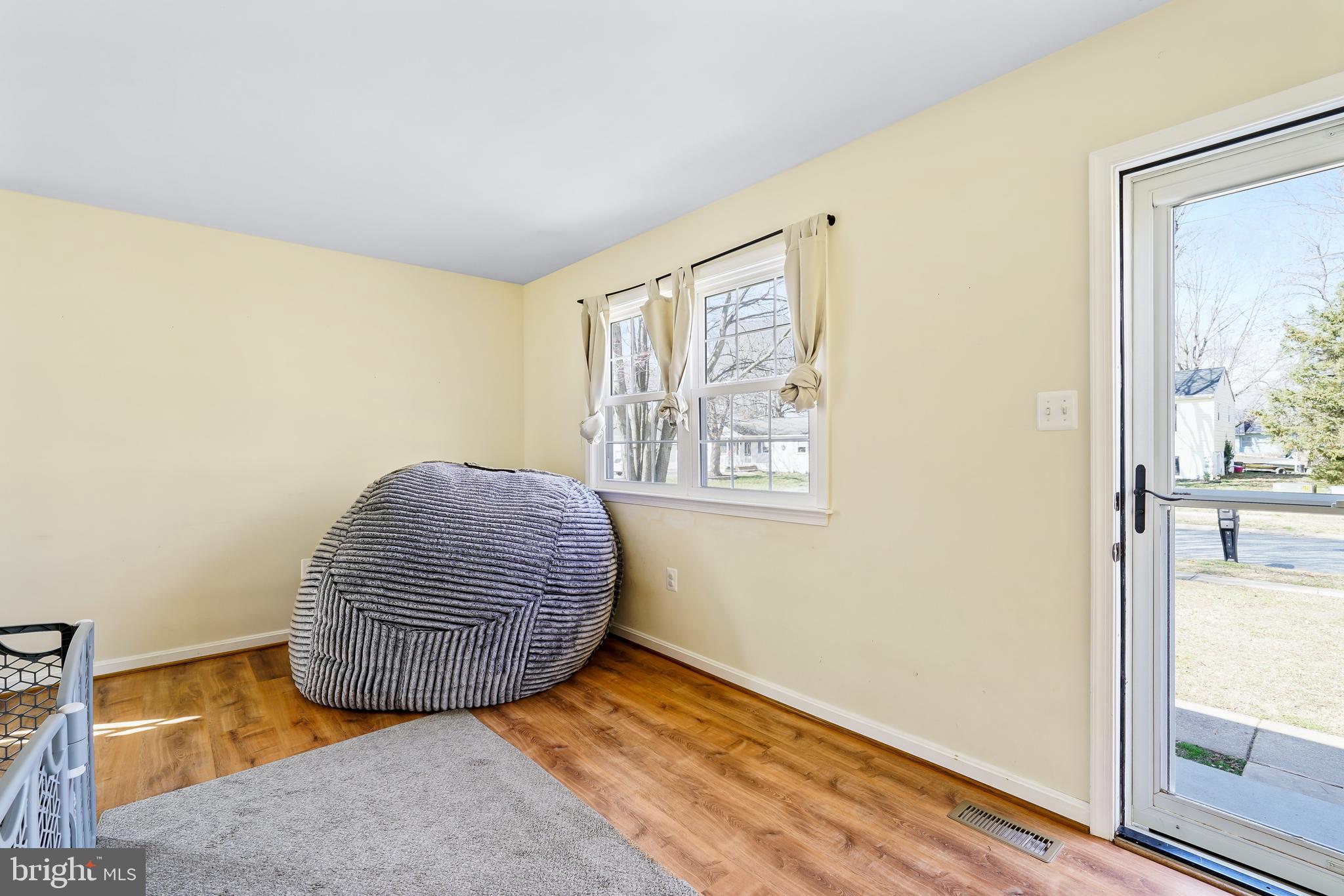118 Milestone Road Elkton, MD 21921 - Photo 5 of 17 Living Room