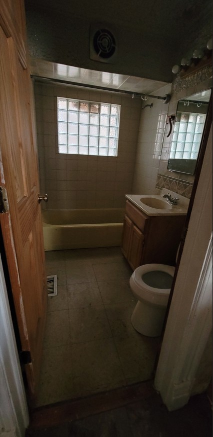 5604 South May Street Chicago, IL 60621 - Photo 8 of 9 a view of basement