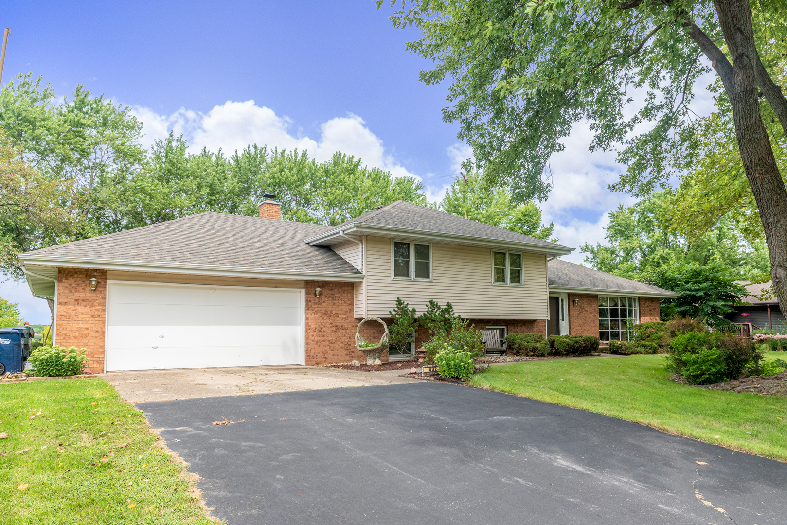 402 San Carlos Road Minooka, IL 60447 - Photo 1 of 43