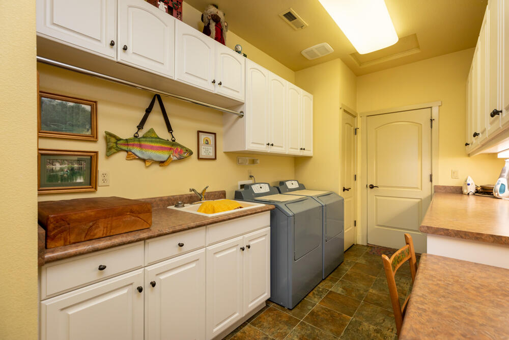 11833 Kestrel Road Klamath Falls, OR 97601 - Photo 25 of 88 17