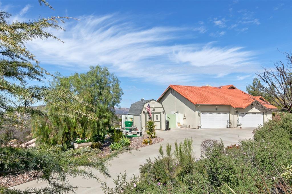 426 Vars Way Alpine, CA 91901 - Photo 3 of 24 Gallery Image 3
