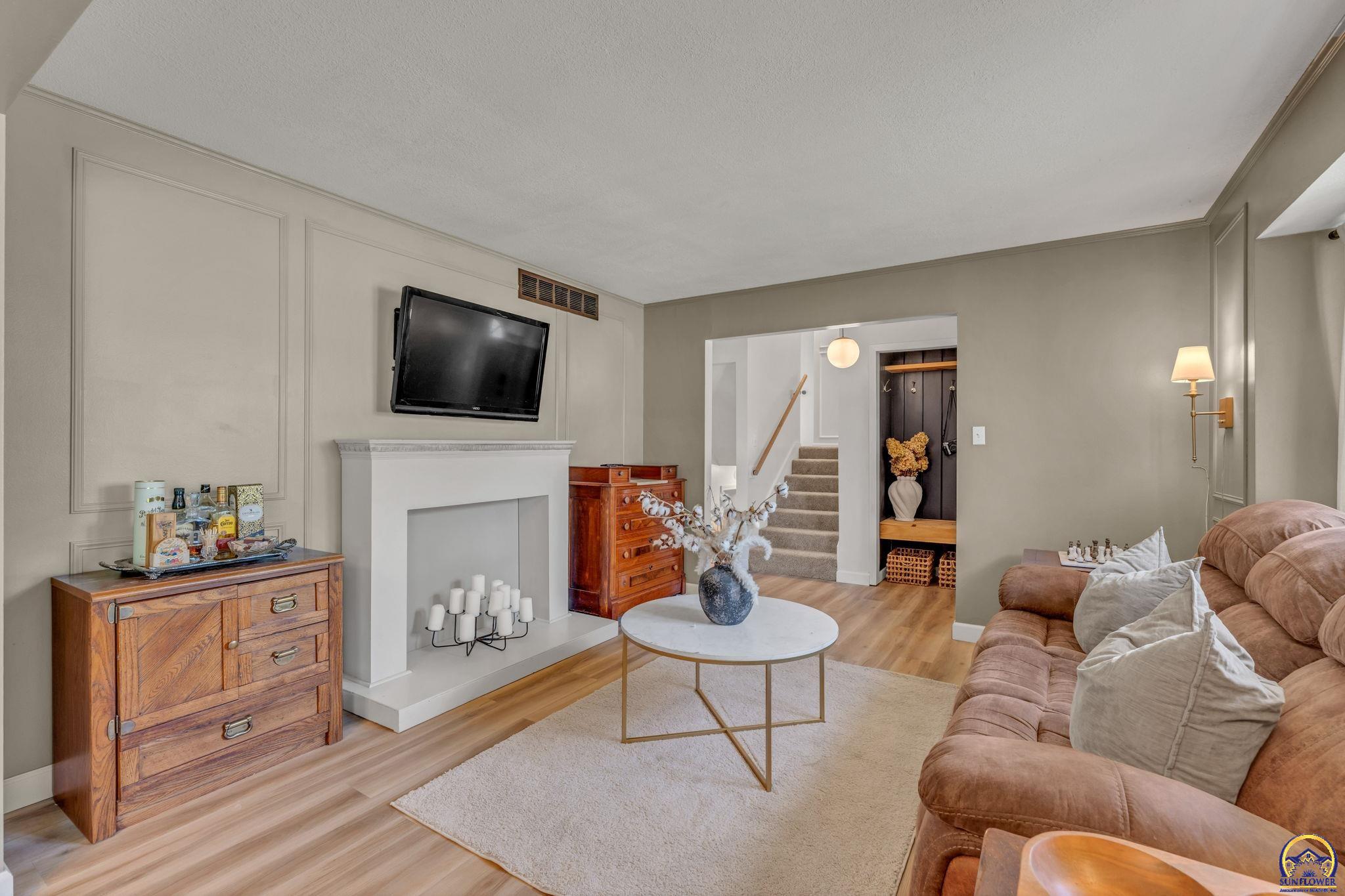 3619 Southwest 33rd Street Topeka, KS 66614 - Photo 11 of 47