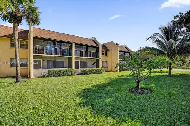 $289,900 | 2975 Southwest 22nd Avenue, Unit 102, Delray Beach, FL 33445