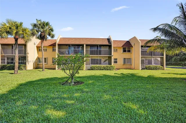 $289,900 | 2975 Southwest 22nd Avenue, Unit 102, Delray Beach, FL 33445