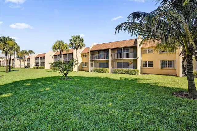$289,900 | 2975 Southwest 22nd Avenue, Unit 102, Delray Beach, FL 33445