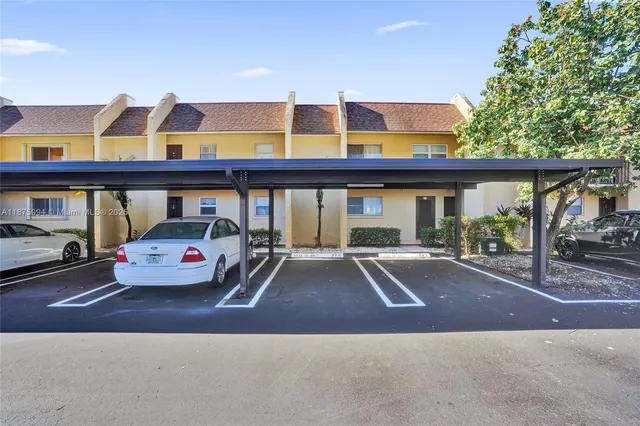 $289,900 | 2975 Southwest 22nd Avenue, Unit 102, Delray Beach, FL 33445