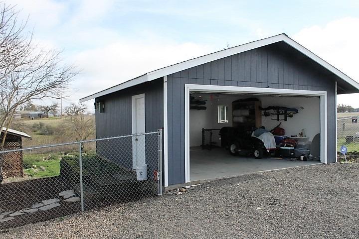 7461 Blackwell Road Central Point, OR 97502 - Photo 4 of 33 Additional Photo
